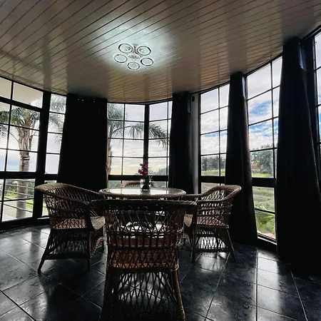 Hollywood Villa *